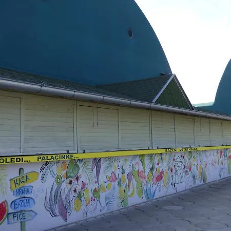 Vetrenjaca 汽车旅馆 2*